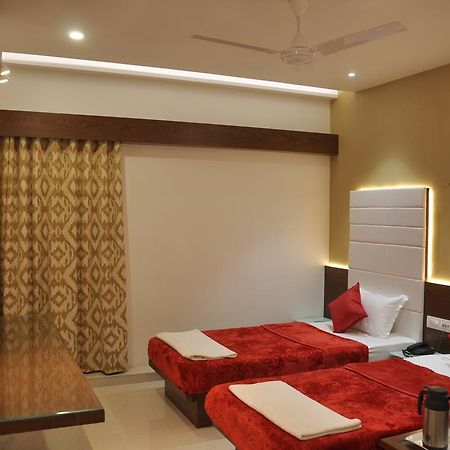 Ashish Restaurant And Guesthouse Surate Extérieur photo
