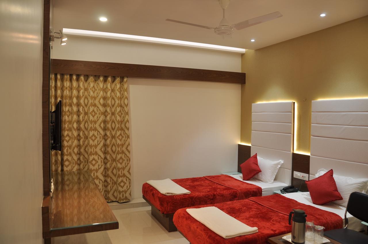 Ashish Restaurant And Guesthouse Surate Extérieur photo
